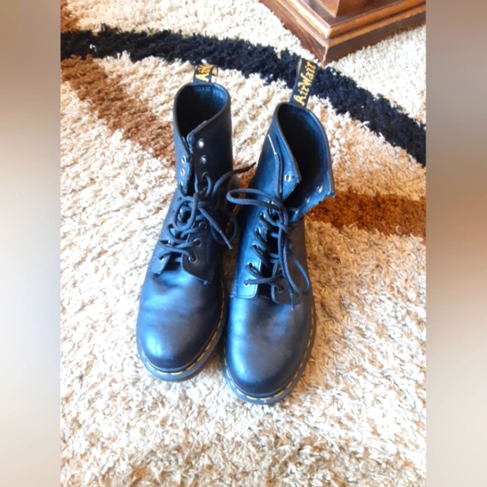 Dr. Martens Leather 1450 W Black Lace-Up Boots Unisex Size 8 Hiking Winter